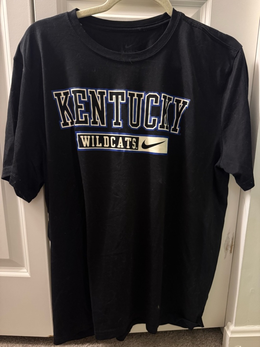 Nike Black Kentucky Wildcats Graphic T‑Shirt with Blue and White Accents